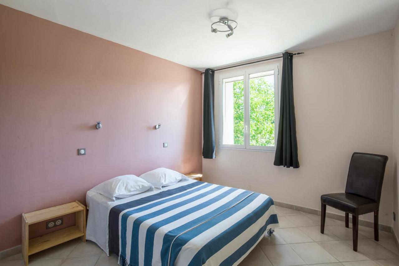 Villa Charmante A La Tour-D'Aigues Avec Piscine Privee Екстер'єр фото